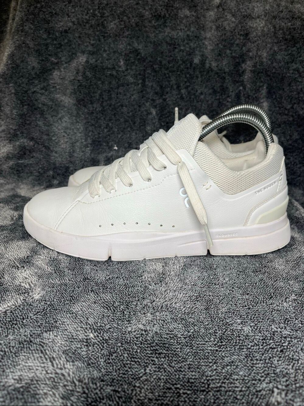 On Cloud The Roger Centre Court Women 8.5 All White Leather Sneaker